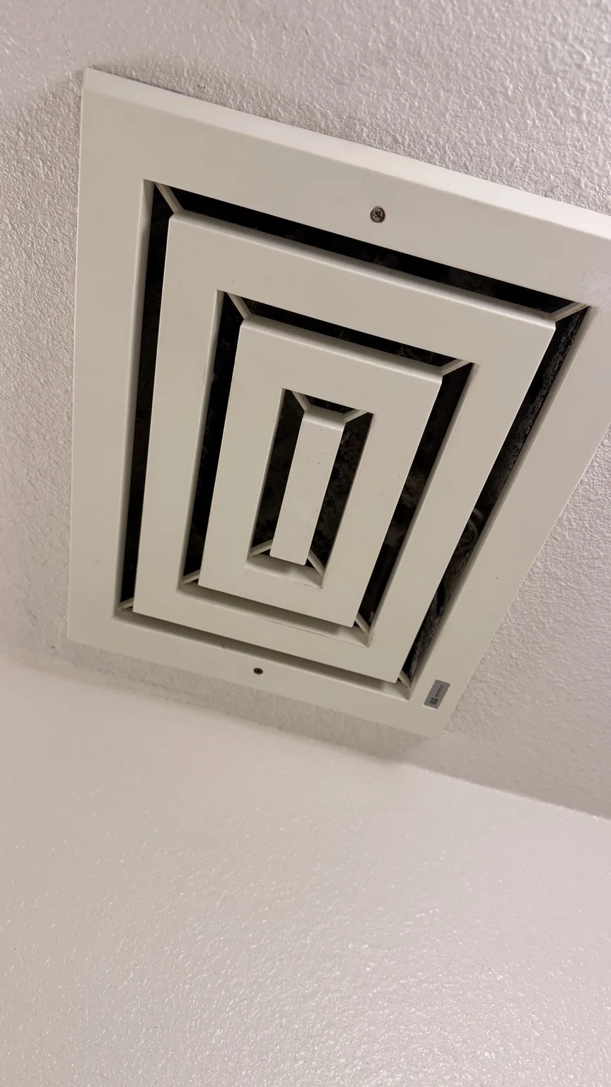 Air vent grille after the documented Move-Out Cleaning detail in Pearl City.