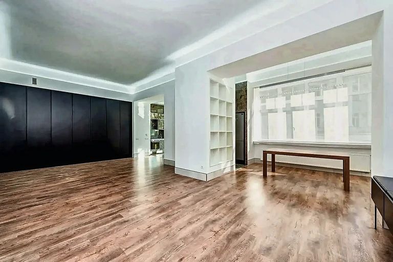 Bright cleaned living area used to illustrate home-specific pricing