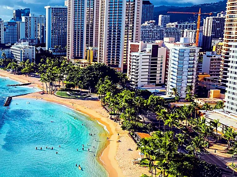 Waikīkī shoreline and high-rise homes along Oʻahu